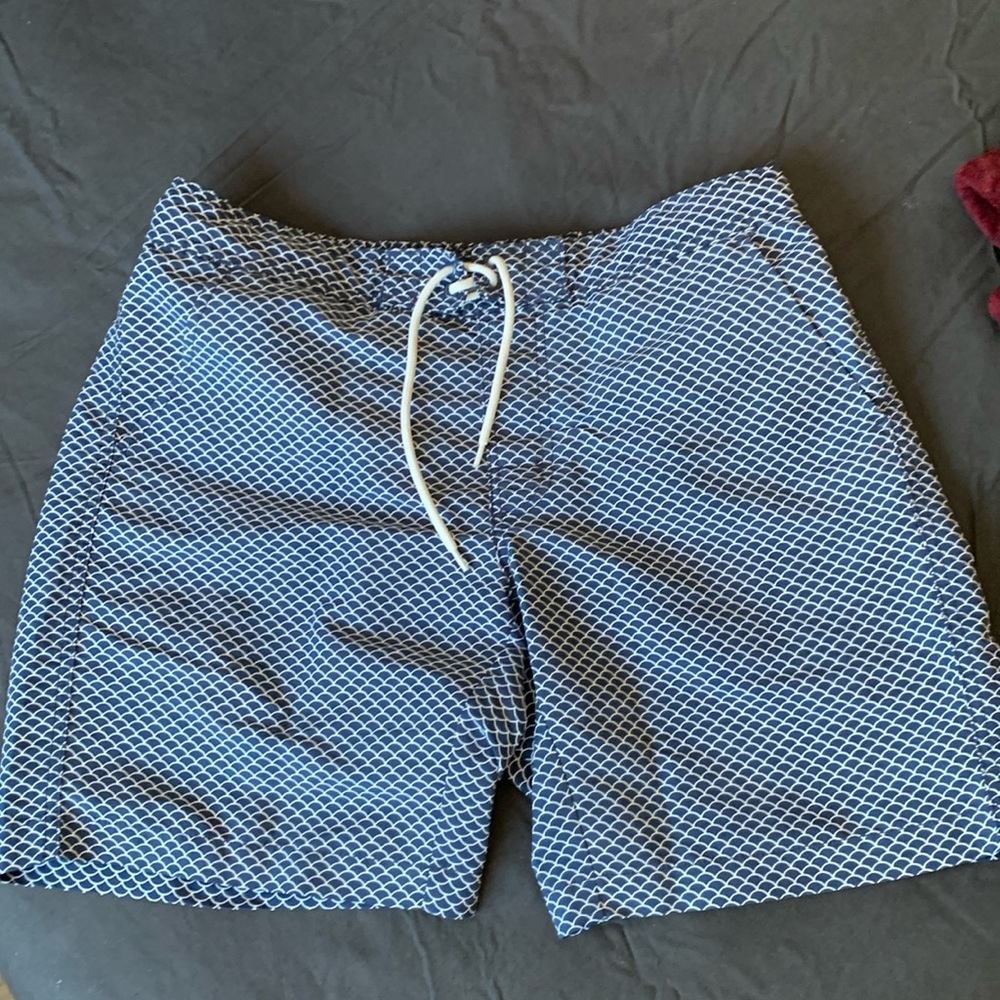 Uniqlo swim trunks 33